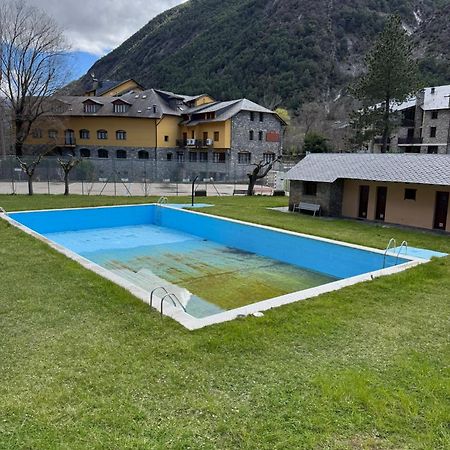 Duplex De Muntanya En Zona Verda A Escalo Bagian luar foto