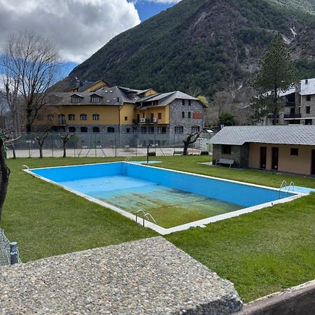Duplex De Muntanya En Zona Verda A Escalo Bagian luar foto