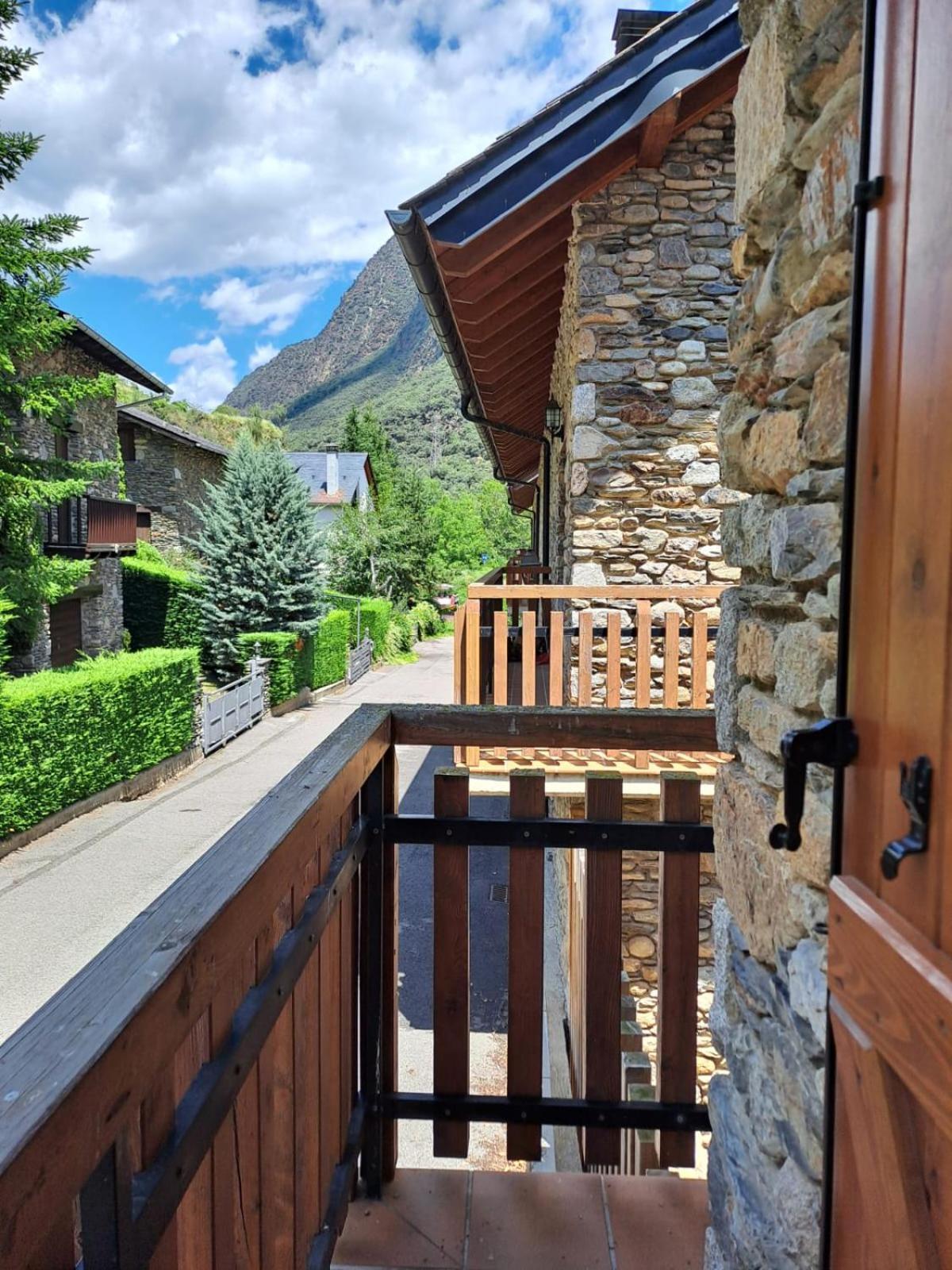 Duplex De Muntanya En Zona Verda A Escalo Bagian luar foto