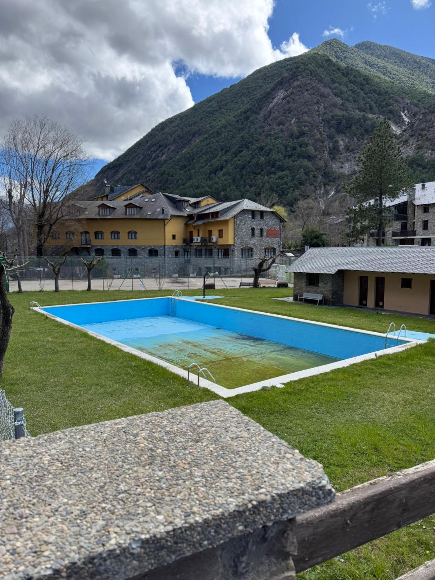 Duplex De Muntanya En Zona Verda A Escalo Bagian luar foto